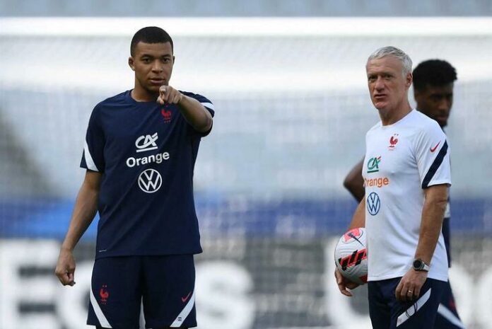 Didier Deschamps y Kylian Mbappé