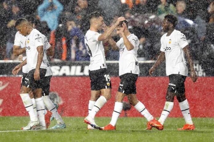 El Valencia celebra el gol de André Almeida