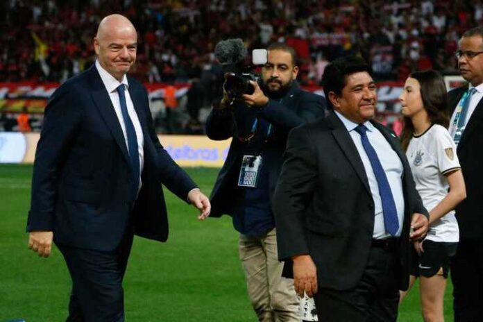 Gianni Infantino y Ednaldo Rodrigues