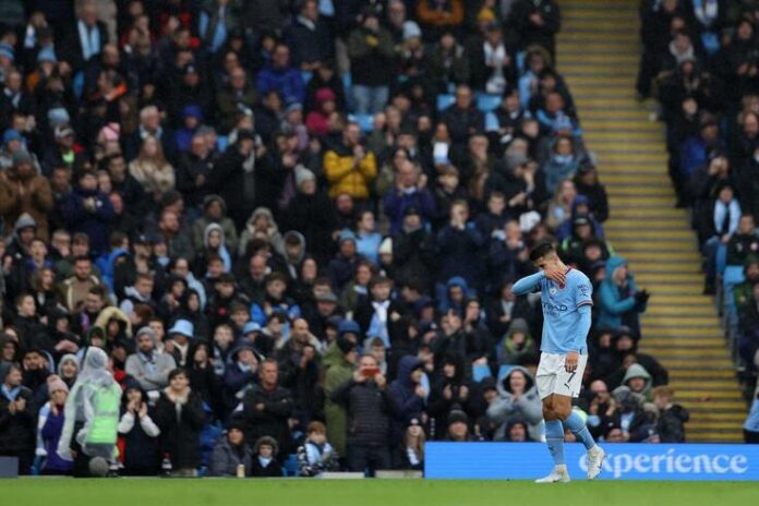 João Cancelo expulsado contra el Fulham