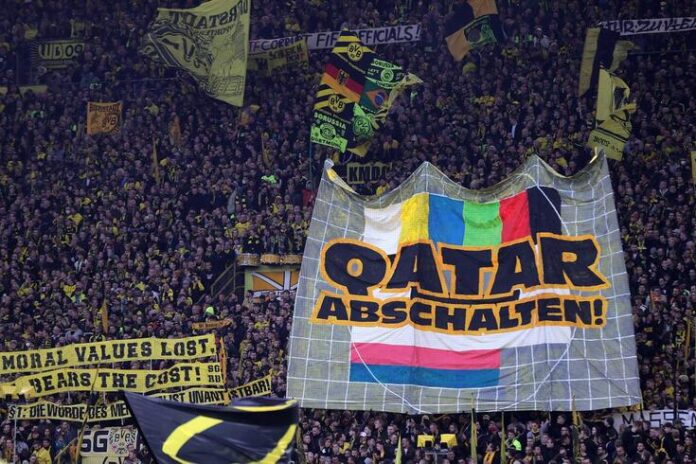 Membrete de los hinchas del Dortmund