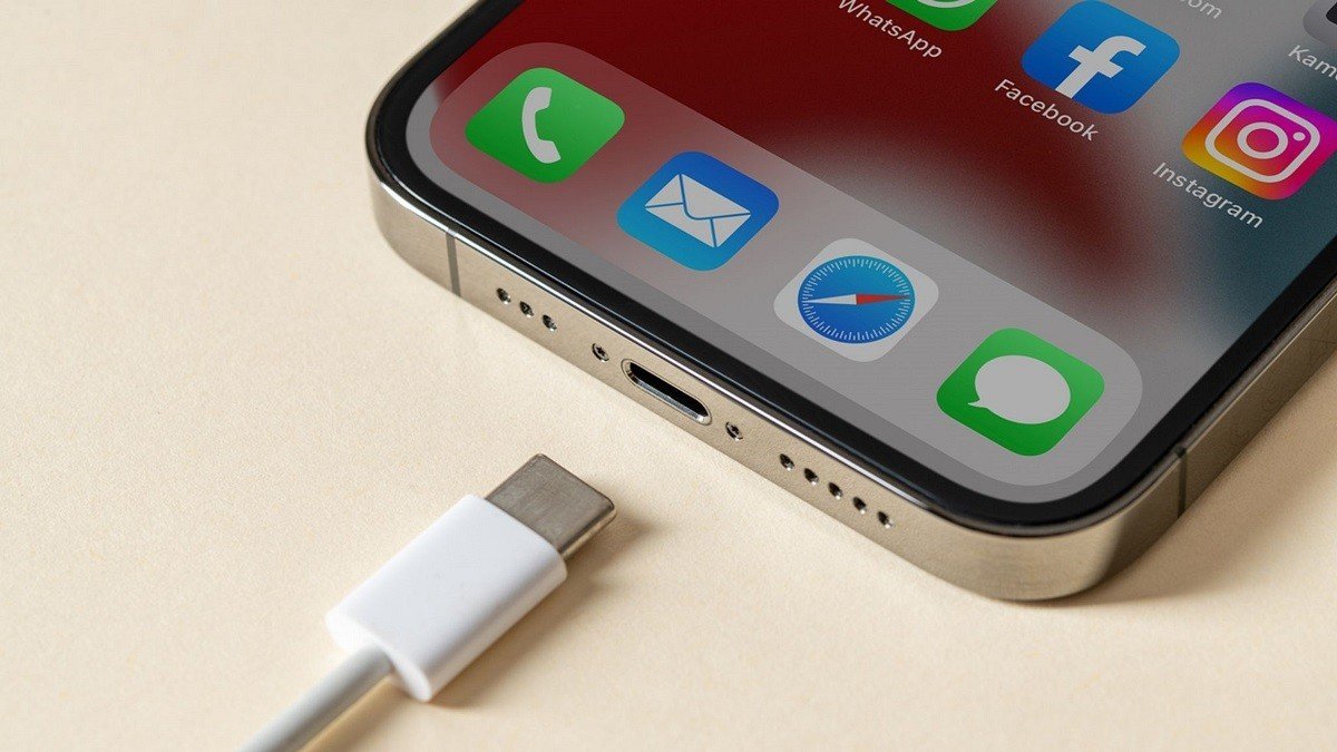 iPhone USB-C