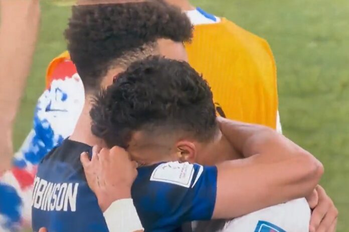 Antonee Robinson y Ramin Rezaeian