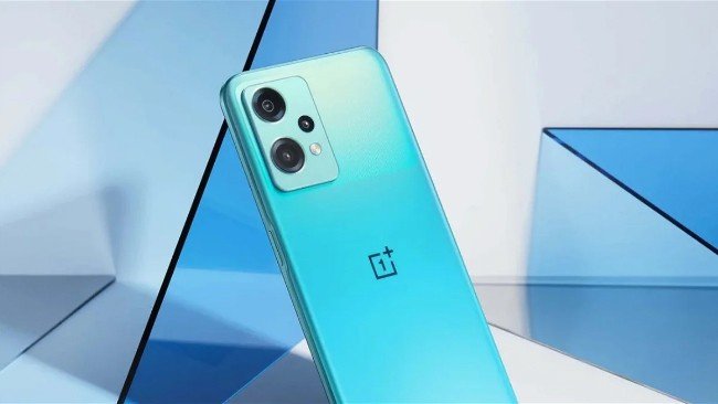 OnePlus Nord CE 2 Lite 5G smartphone en azul